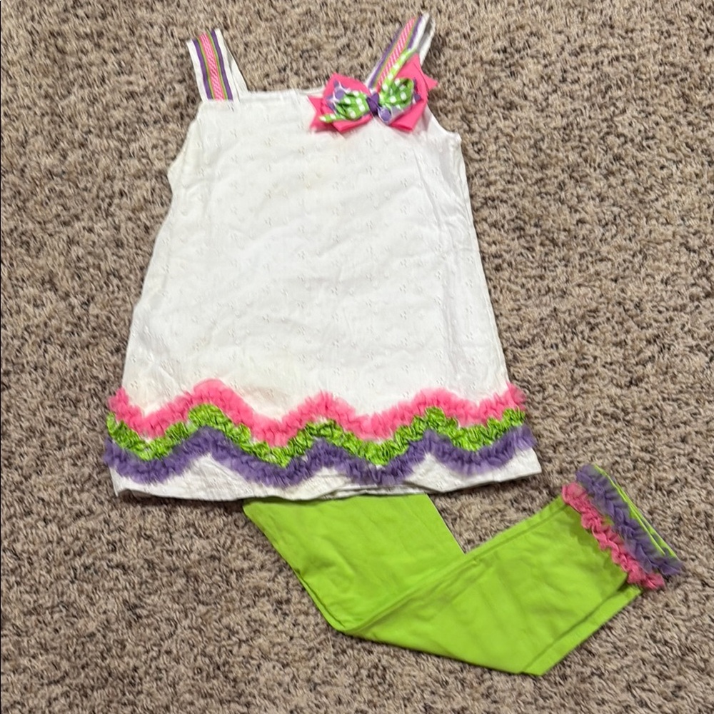Girls Size 6 green and white matching pants set